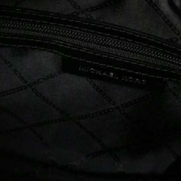 Gift Away Opportunity - Mystery Item purchase gives entry into drawing for MK - Picture 4 of 6